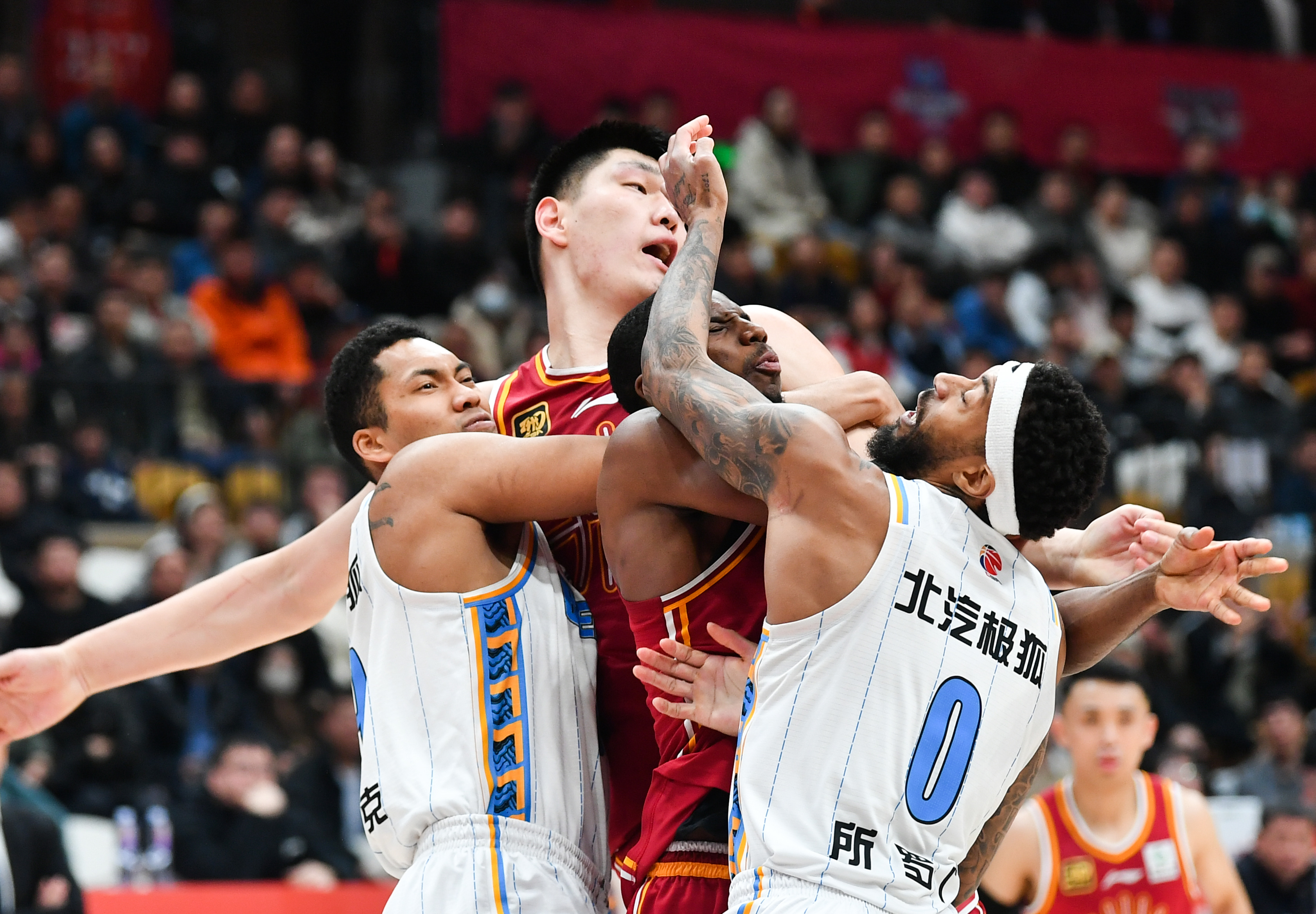 关于上海男篮全力备战下一场比赛，迎战强敌的信息