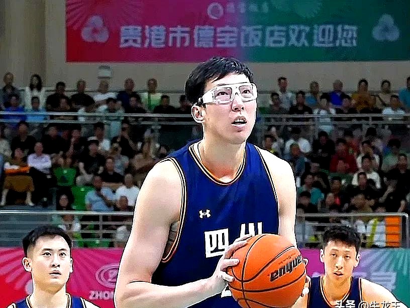 辽宁男篮全面爆发大胜四川队
